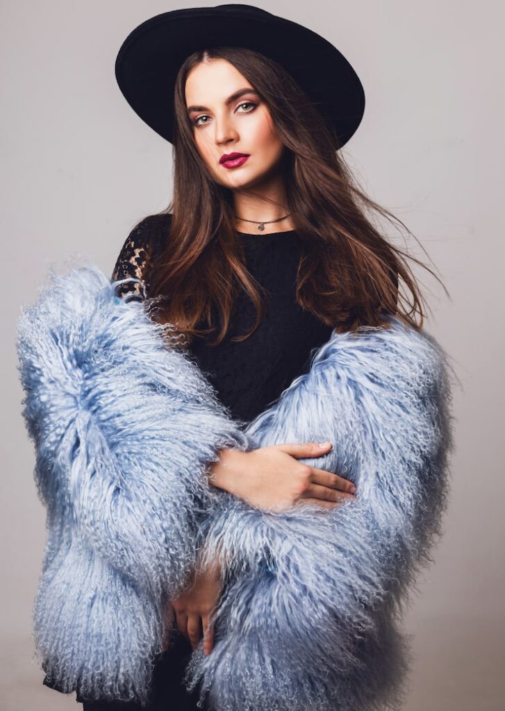 portrait pretty young model stylish winter fluffy coat black hat posing 273443 2392
